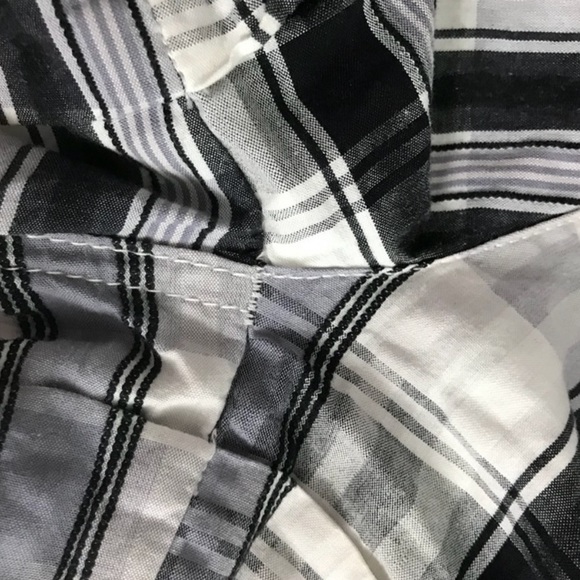 Roxy Plaid Shorts. Size 3 - Picture 6 of 8